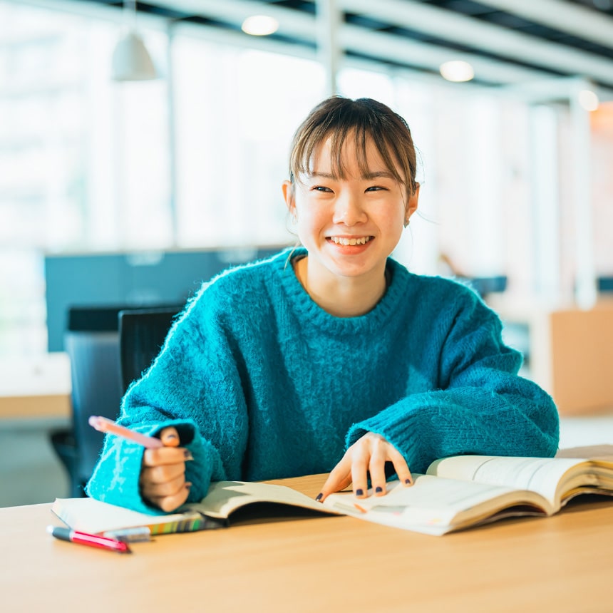 現代社会学部現代社会学科2年［桜丘高等学校出身］外山美友里