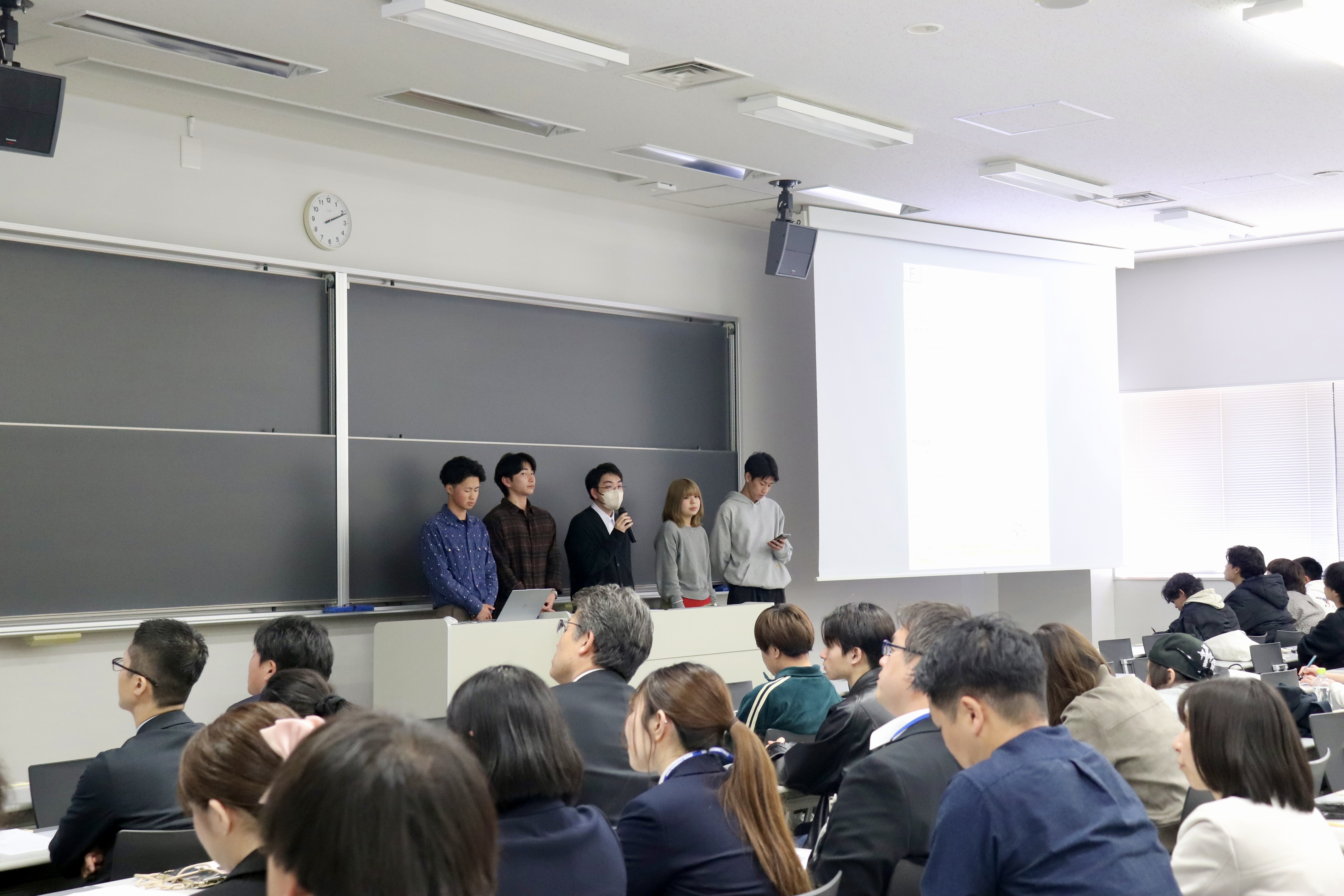 親子向けSNSキャンペーンや地域密着型イベントを提案するマーケティング分野チーム
