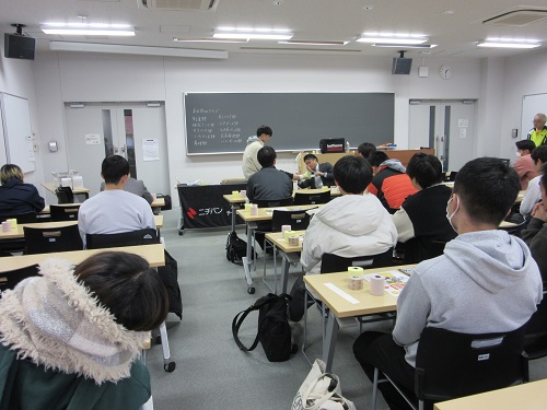 足首へのテーピング方法を学びます