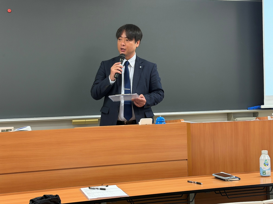 各グループへの講評の様子