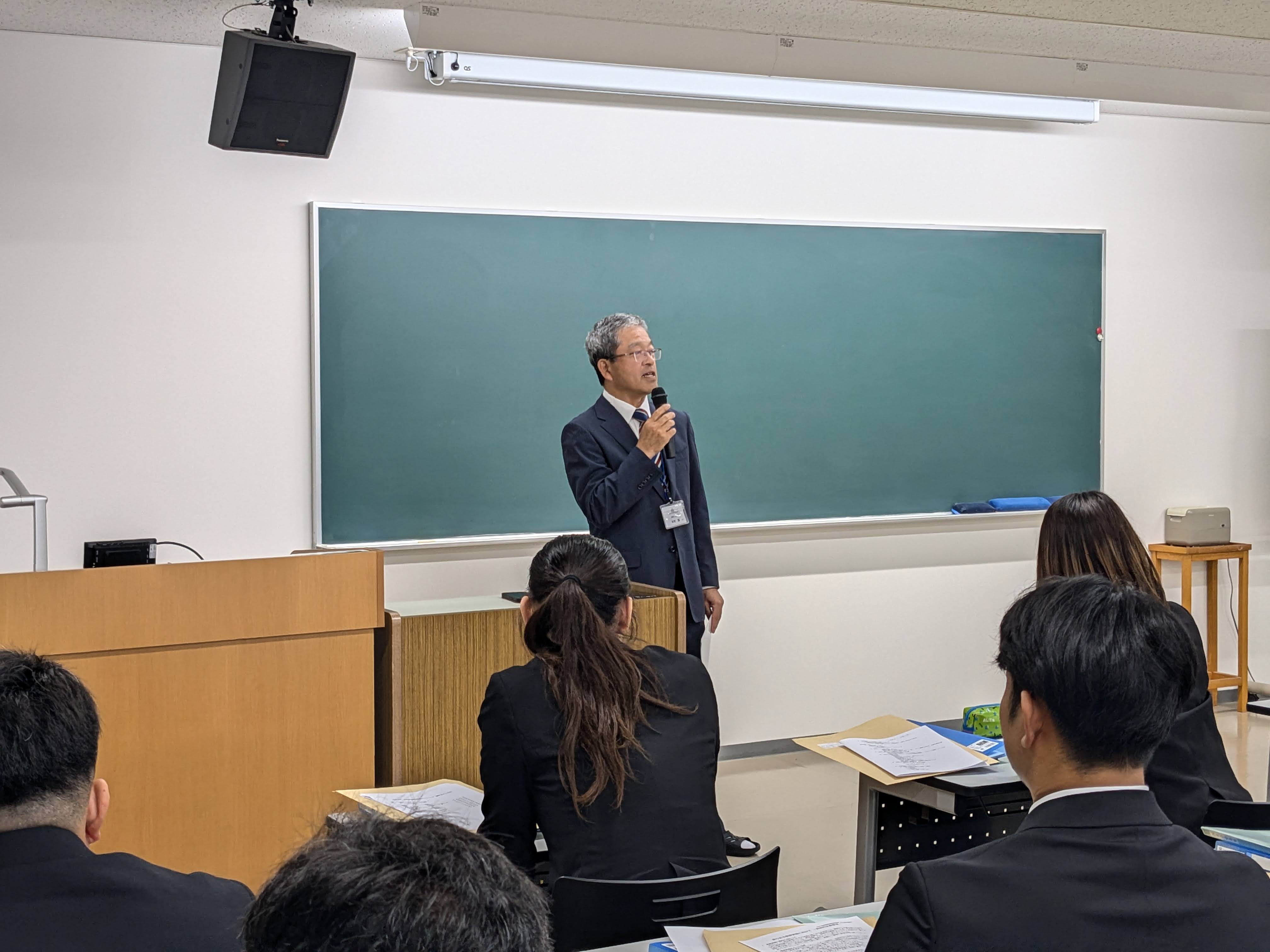 教職センターの木村先生がお話しする