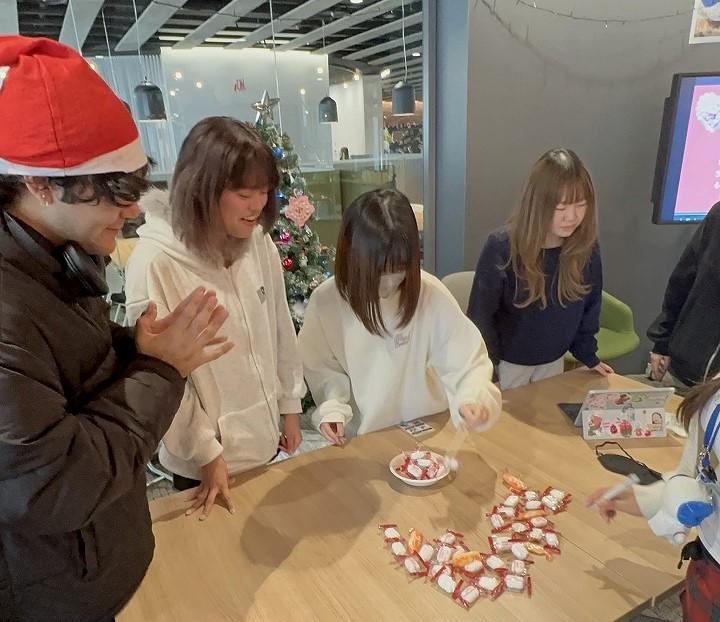 マシュマロをすくっている様子