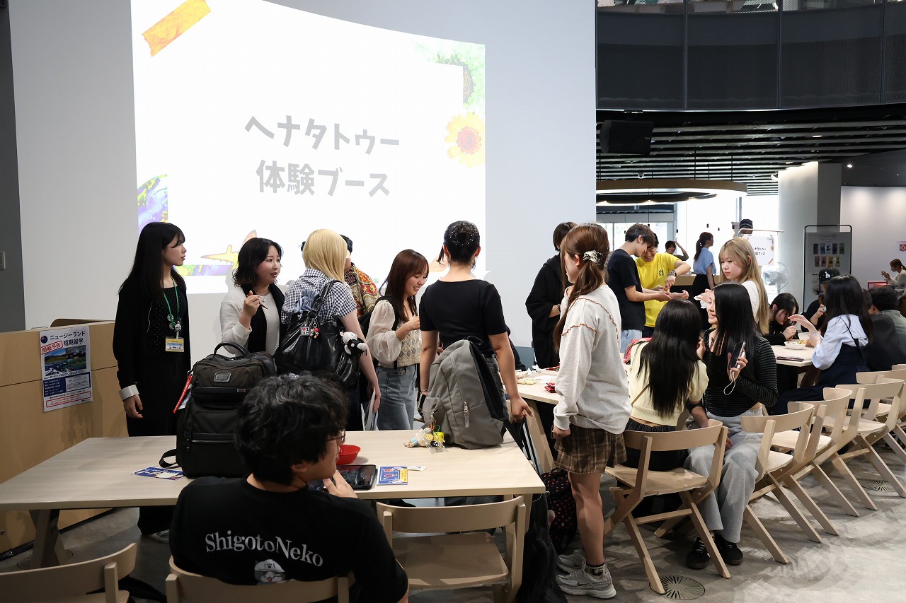 参加者が集まっている
