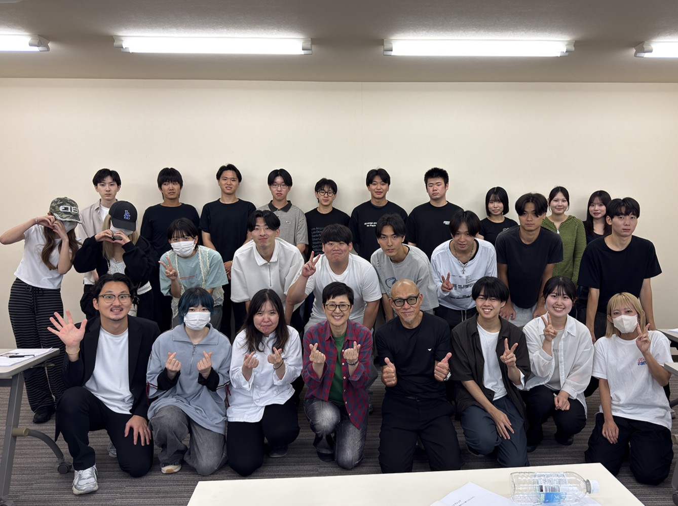 神山ゼミとベーカリーピカソの皆さんとの集合写真