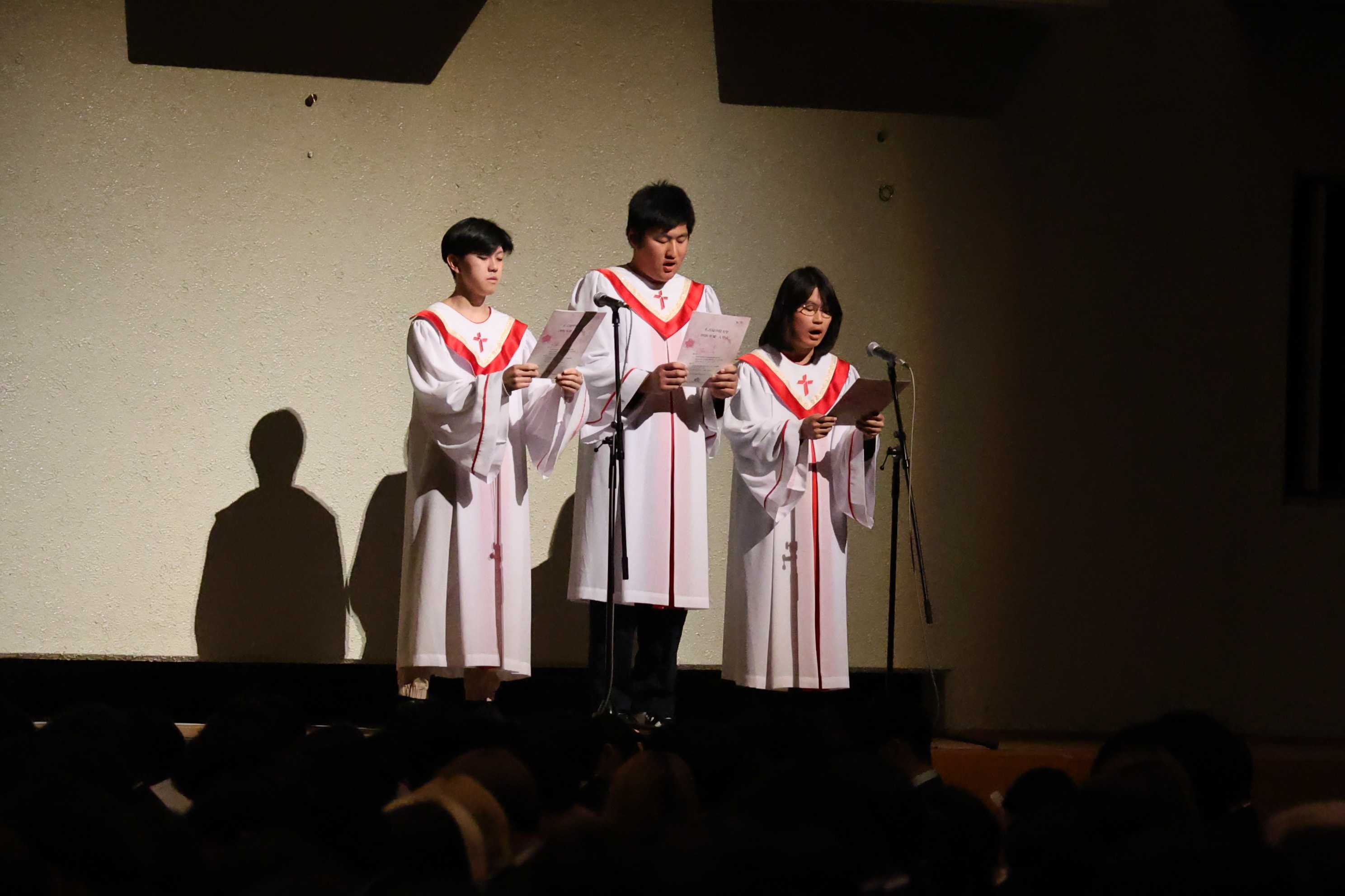 本学聖歌隊による讃美歌斉唱